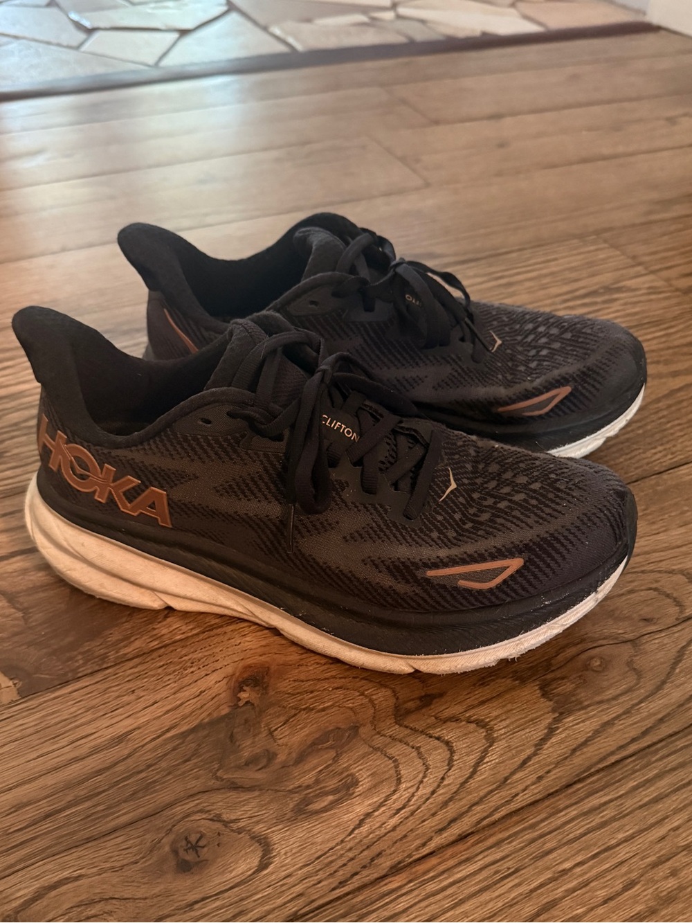 Hoka Clifton 9